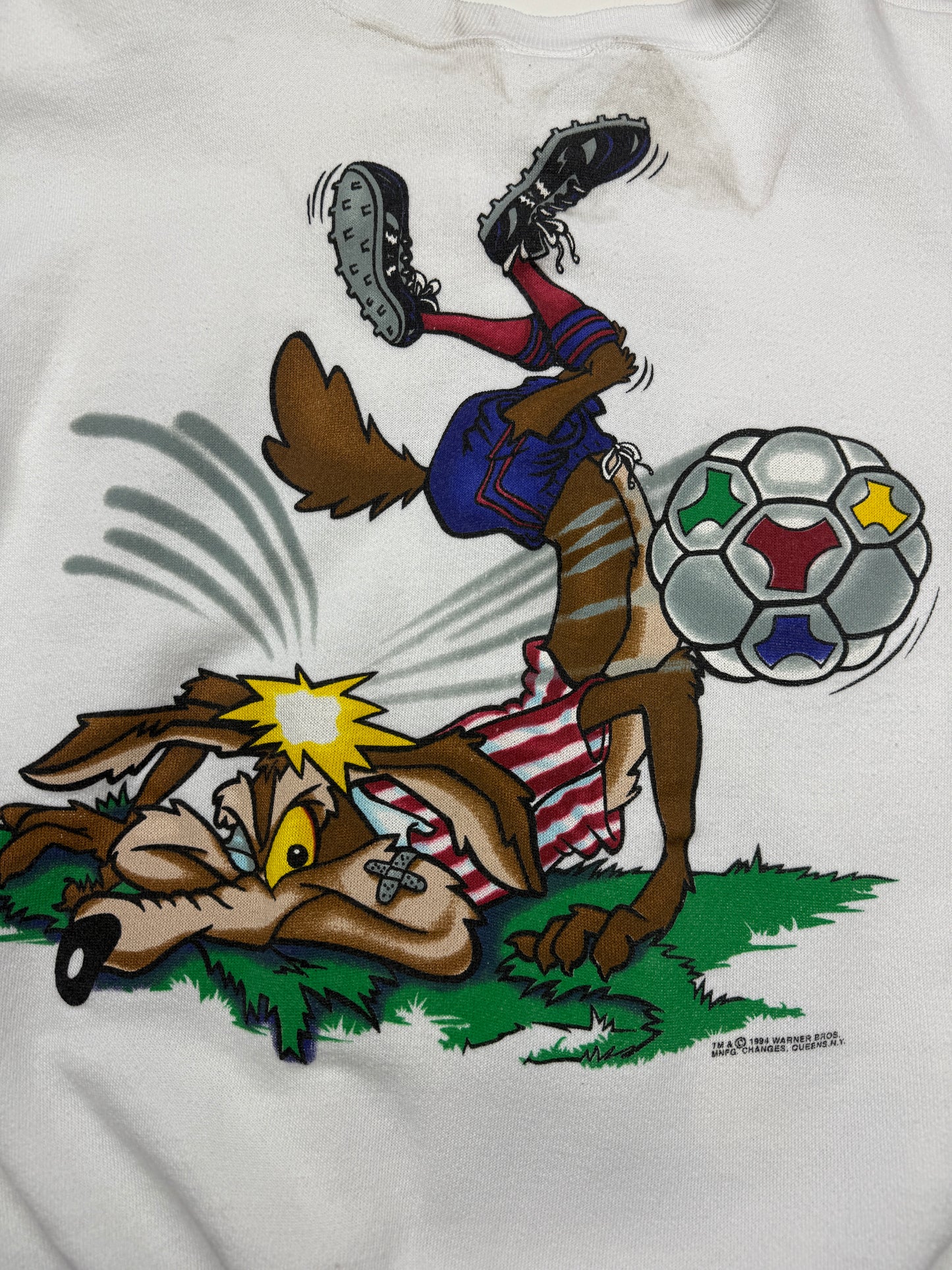 Vintage 1994 Looney Tunes Wile E Coyote Acme Extreme Soccer Sweatshirt Size S 90s