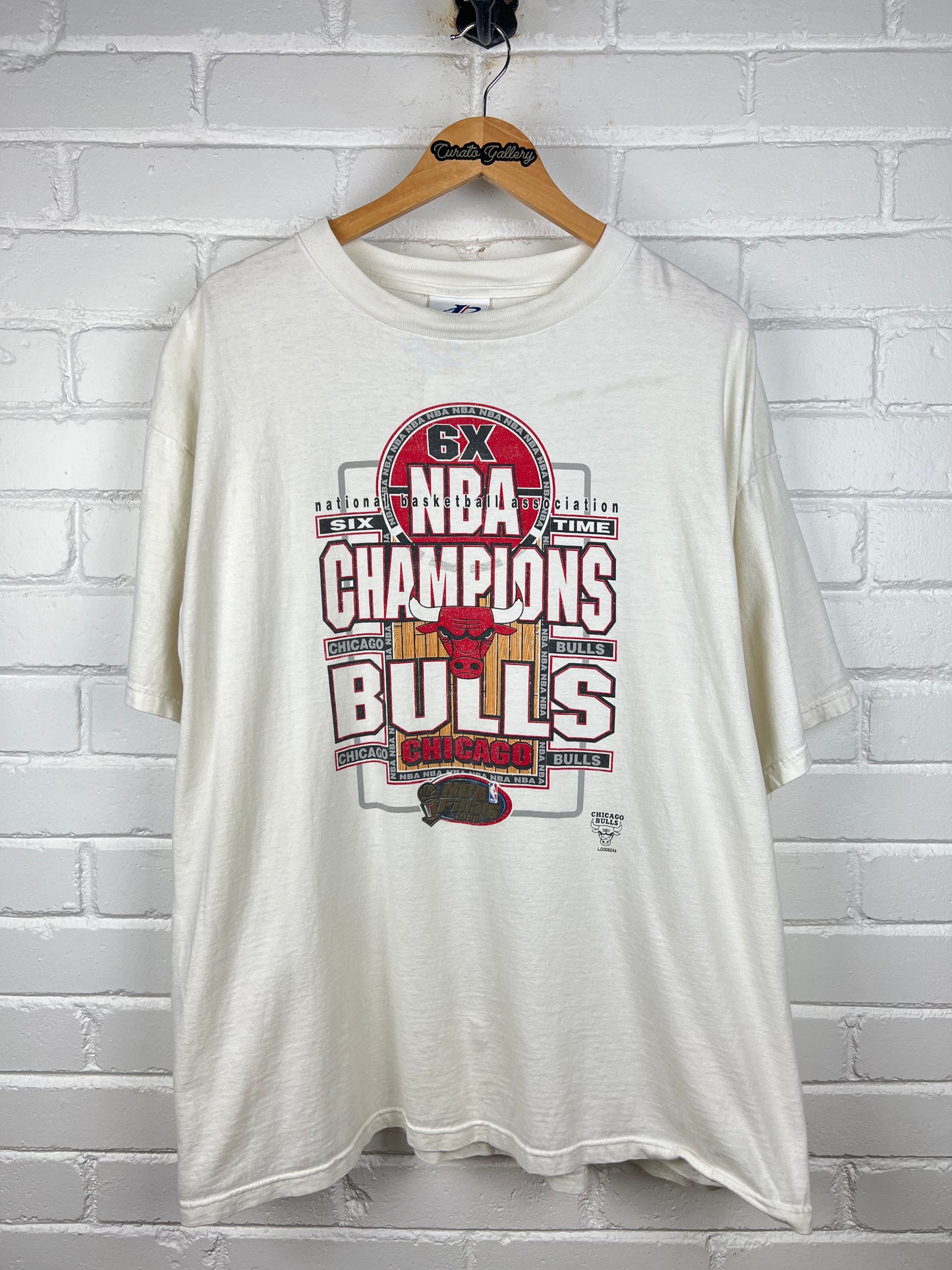 Vintage 1998 Chicago Bulls 6 Time NBA Champions Logo Athletic T Shirt Size XL 90s