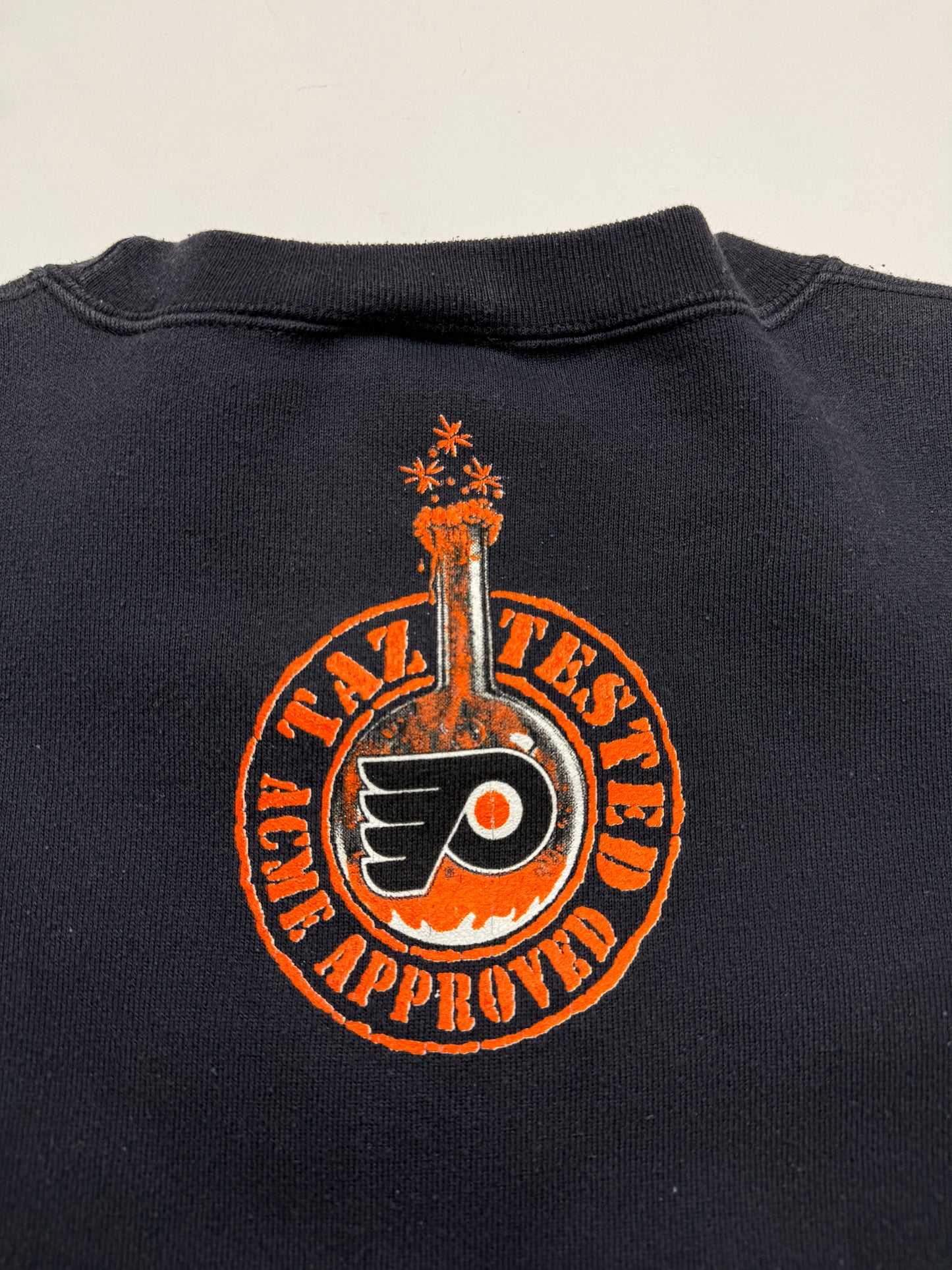 Vintage 1995 Philadelphia Flyers NHL Looney Tunes Taz Tested Scientist Crewneck Sweatshirt Size M