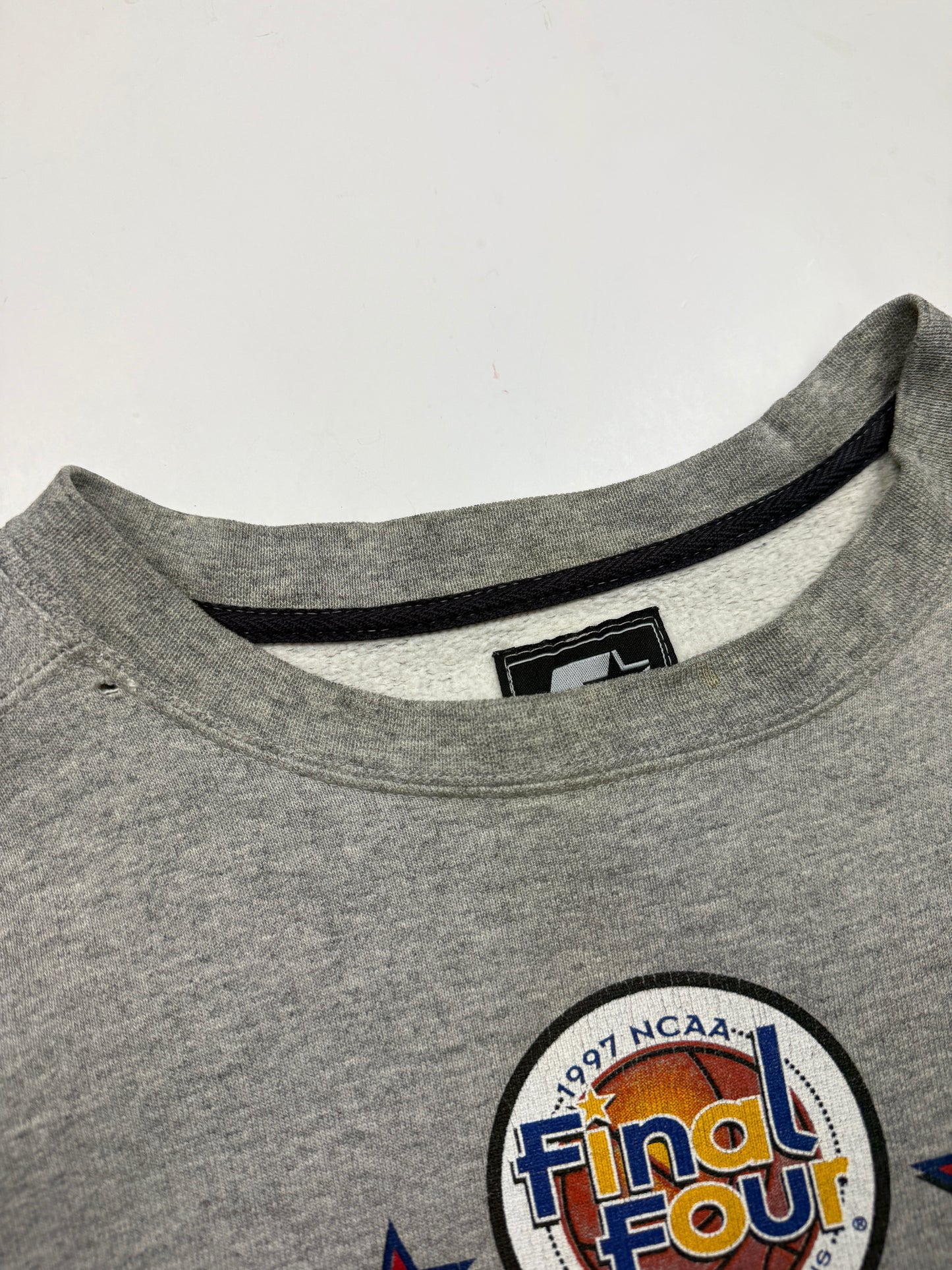 Vintage 1997 Arizona Wildcats NCAA Final 4 Basketball Crest Starter Sweatshirt Size XL