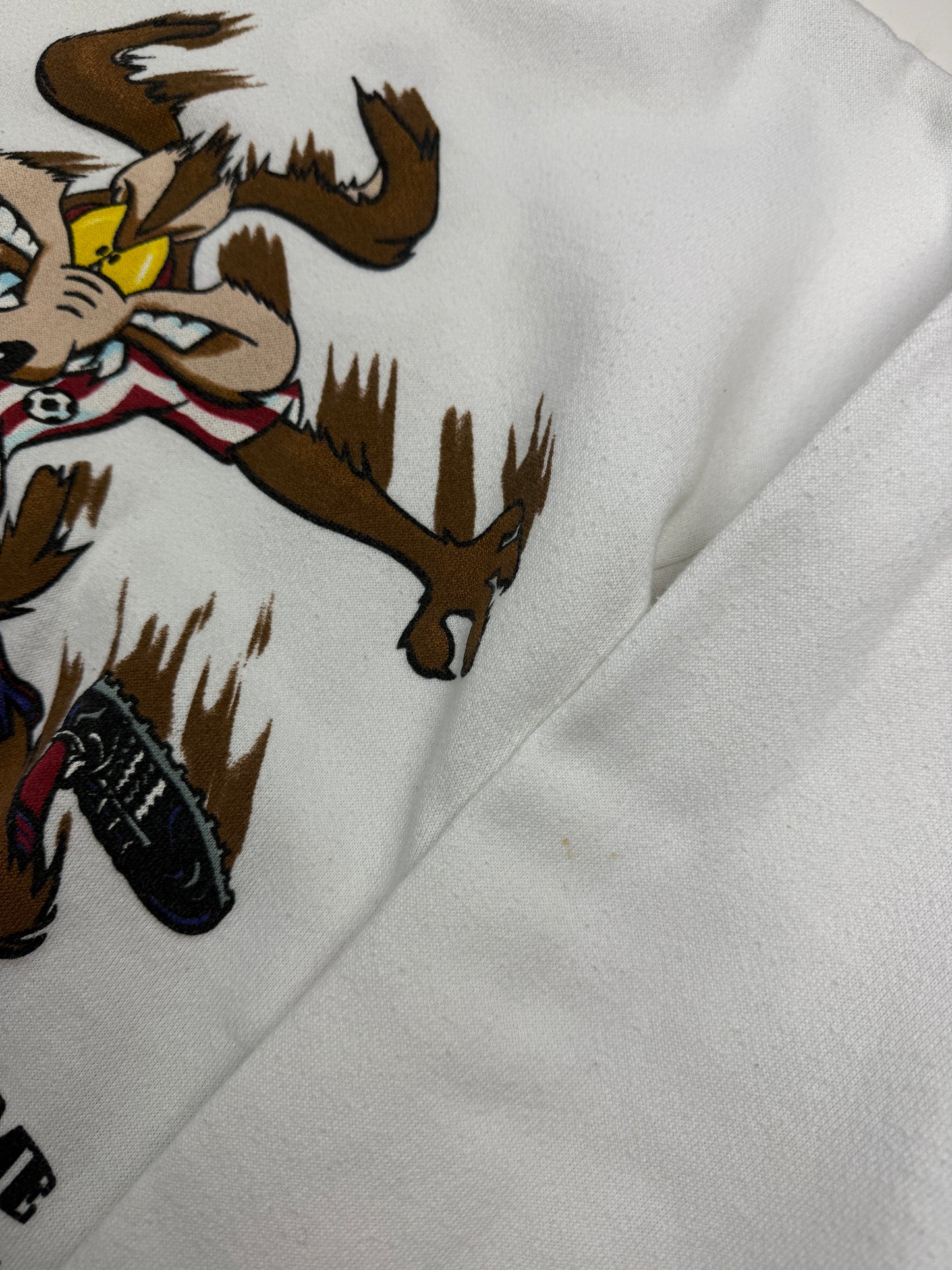 Vintage 1994 Looney Tunes Wile E Coyote Acme Extreme Soccer Sweatshirt Size S 90s