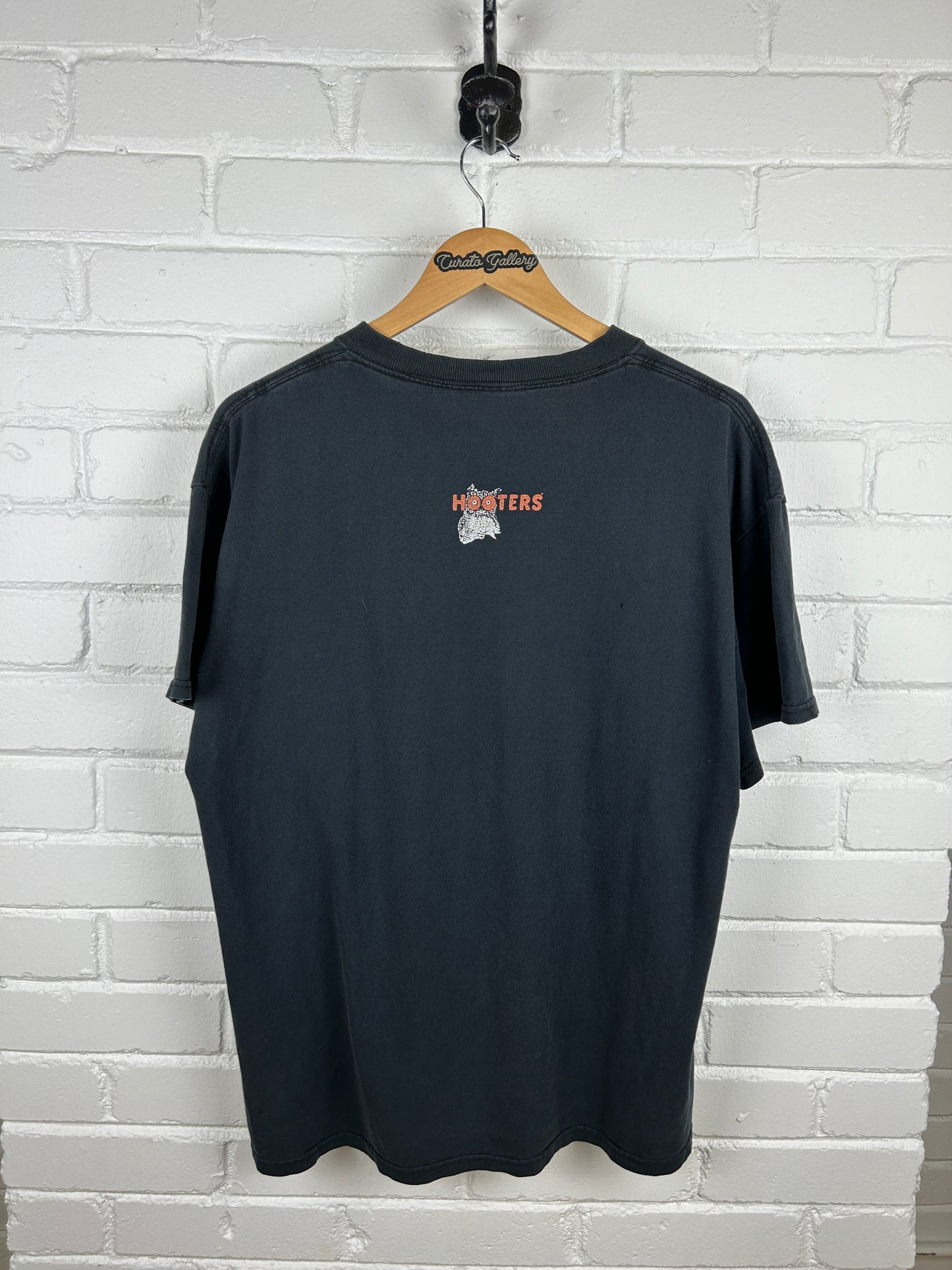 Vintage Hooters Girls Dig Me Spell Out Bog Logo T Shirt Size XL