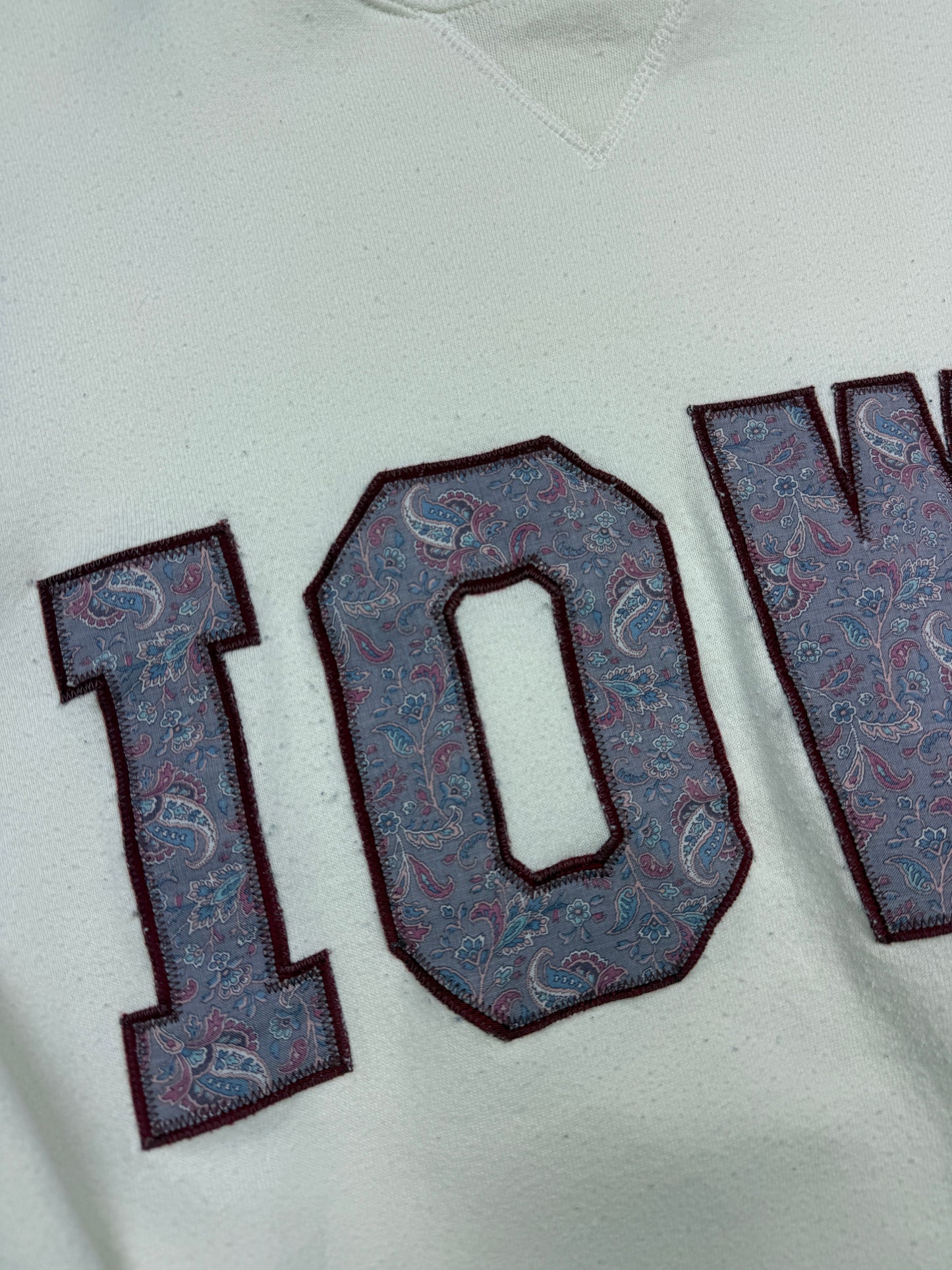 Vintage 90s Iowa Embroidered Paisley Spell Out Russel Athletic Crewneck Sweatshirt Size XL