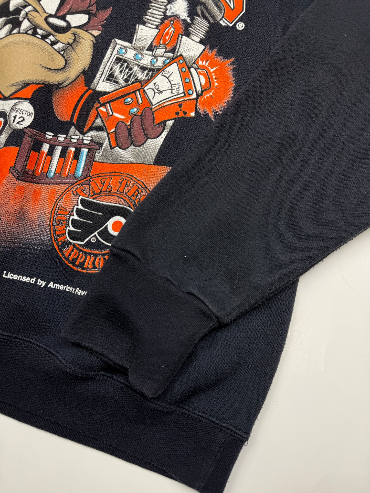 Vintage 1995 Philadelphia Flyers NHL Looney Tunes Taz Tested Scientist Crewneck Sweatshirt Size M