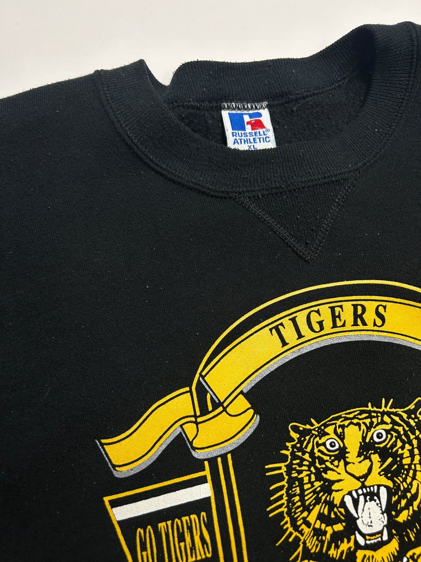 Vitnage 90s Missouri Tigers NCAA Collegiate Russel Athletic Crewneck Sweatshirt Size XL