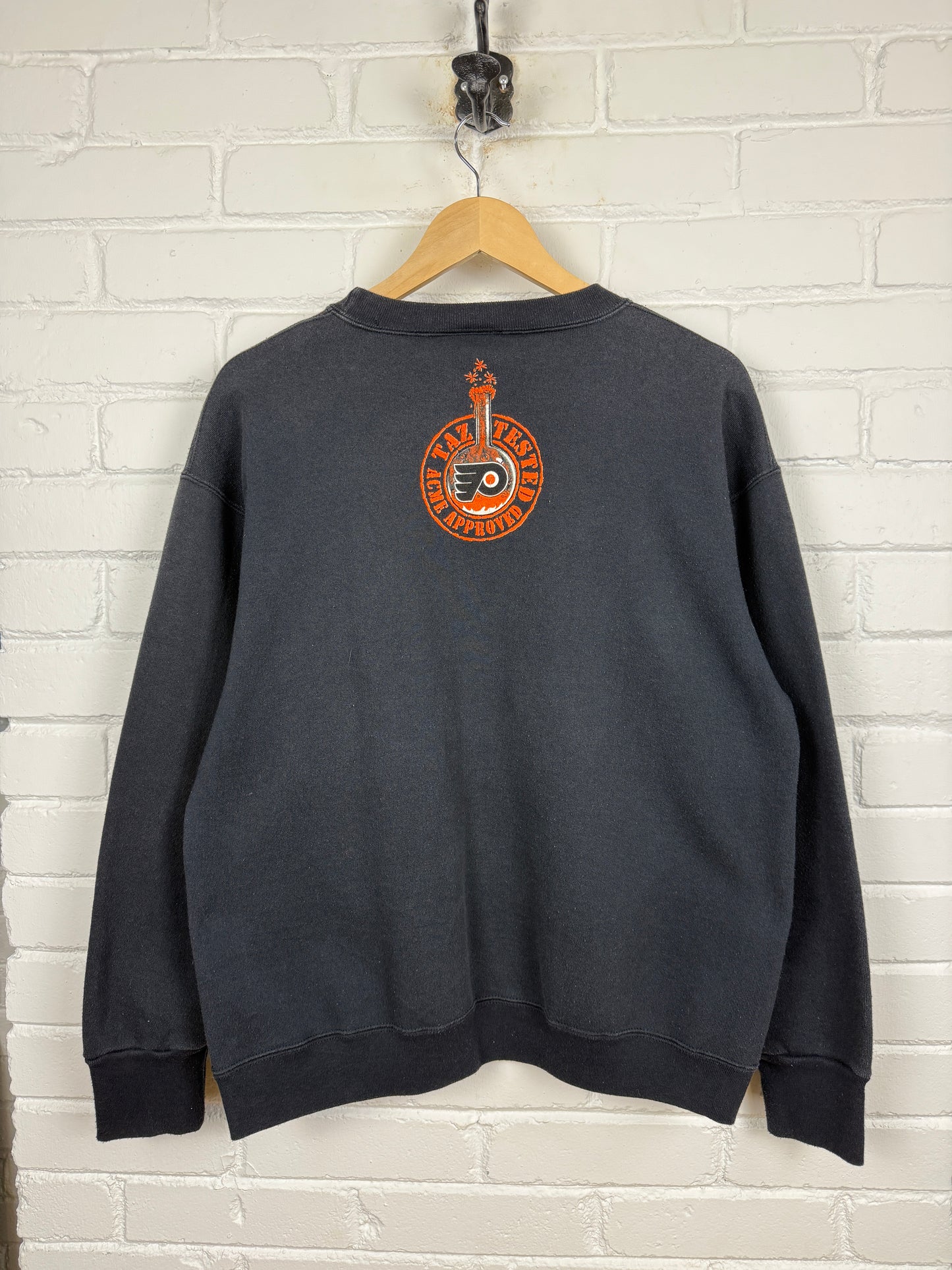 Vintage 1995 Philadelphia Flyers NHL Looney Tunes Taz Tested Scientist Crewneck Sweatshirt Size M