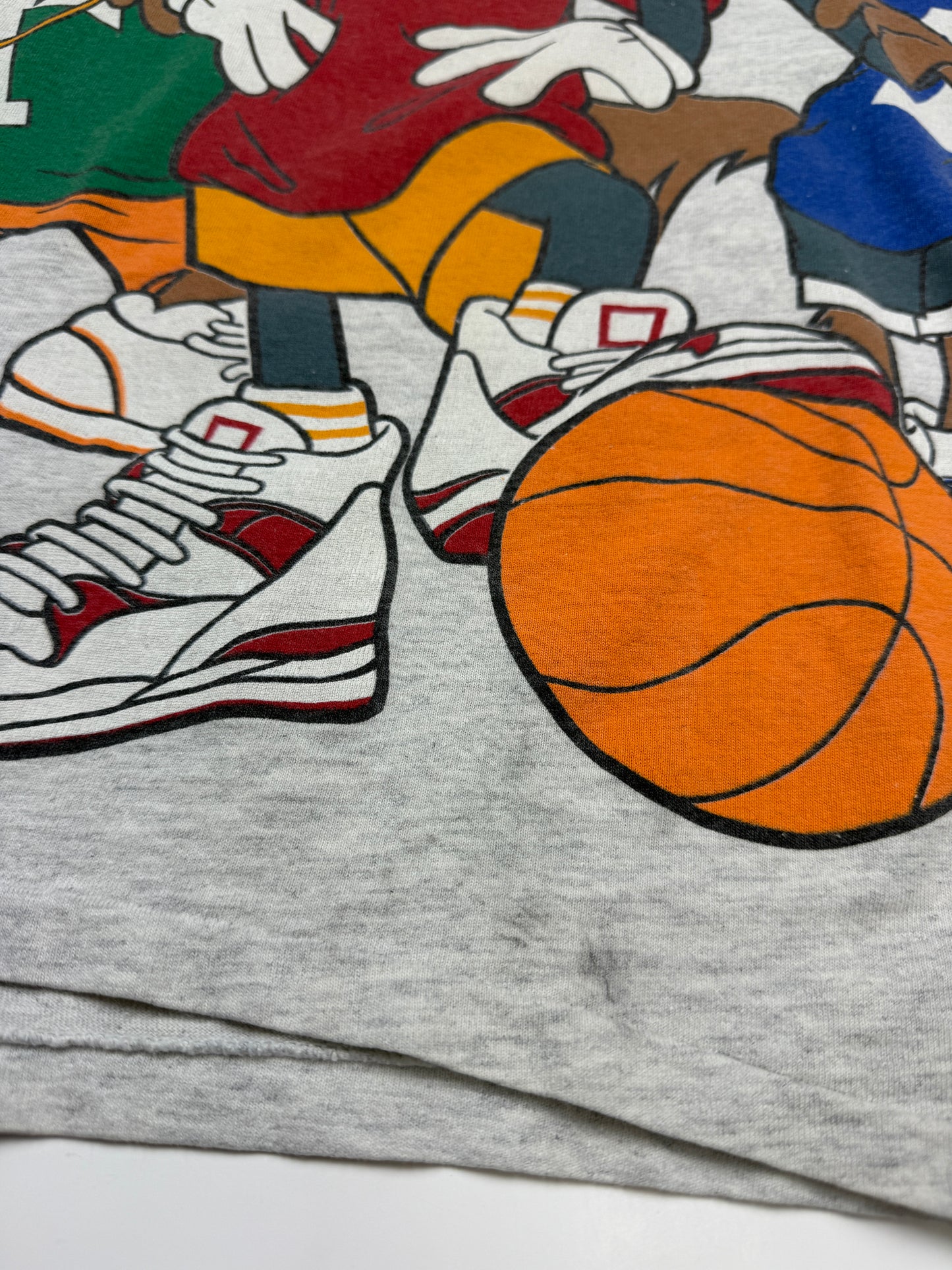 Vintage 1993 Looney Tunes Bugs Taz Wile E. Basketball Streetwear Front & Back T Shirt Size L 90s