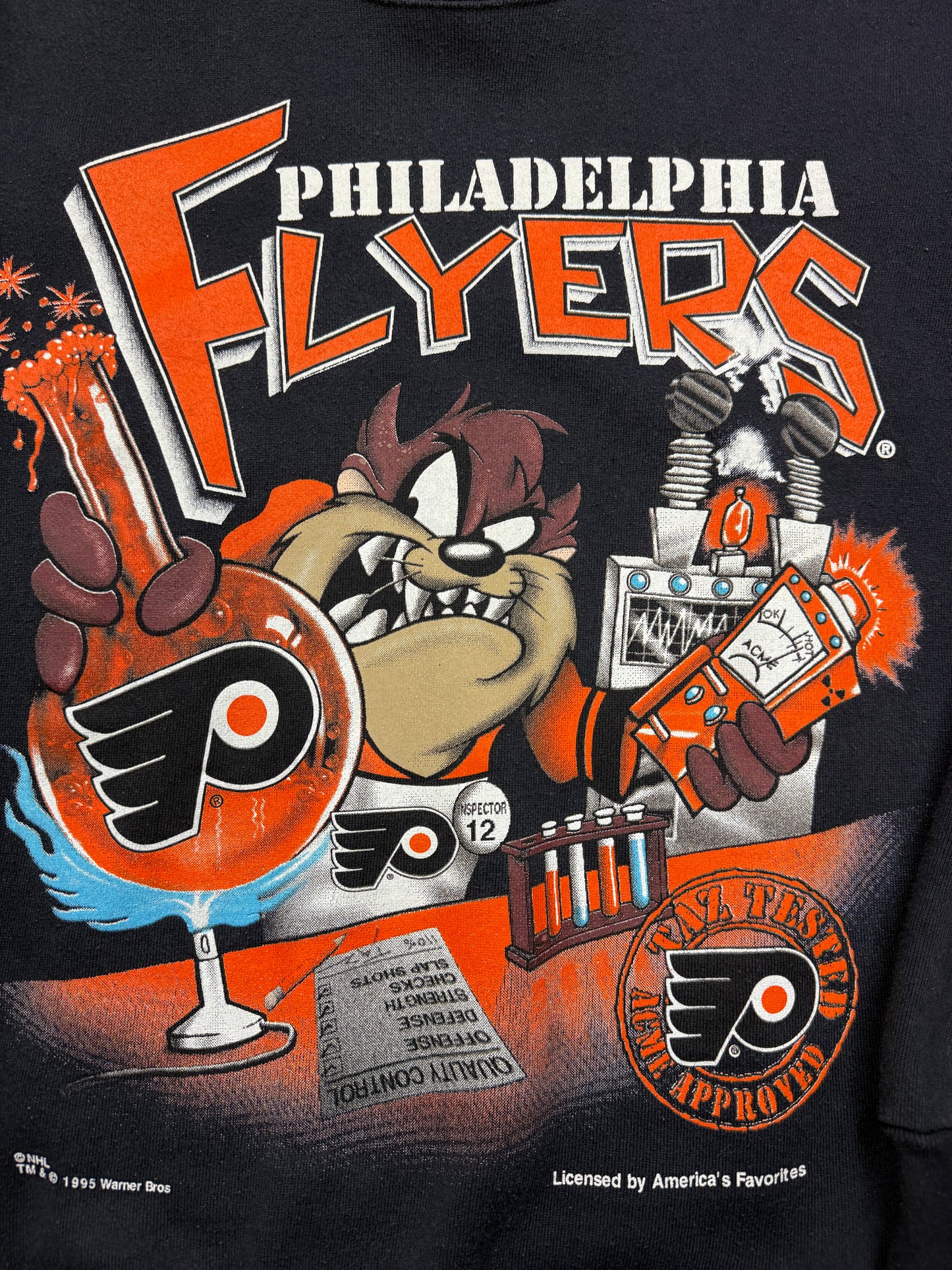 Vintage 1995 Philadelphia Flyers NHL Looney Tunes Taz Tested Scientist Crewneck Sweatshirt Size M