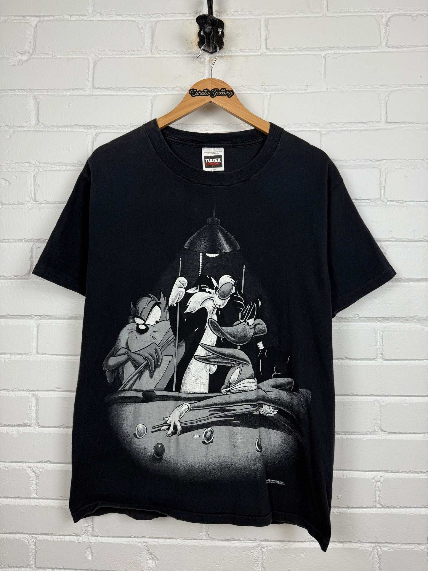 Vintage 1994 Looney Tunes Black Out Taz Bugs Daffy Sylvester Pool Table T Shirt  Size L 90s
