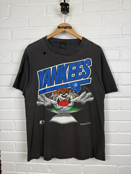 Vintage 1992 New York Yankees Looney Tunes Taz MLB Baseball Changes T Shirt Size XL 90s