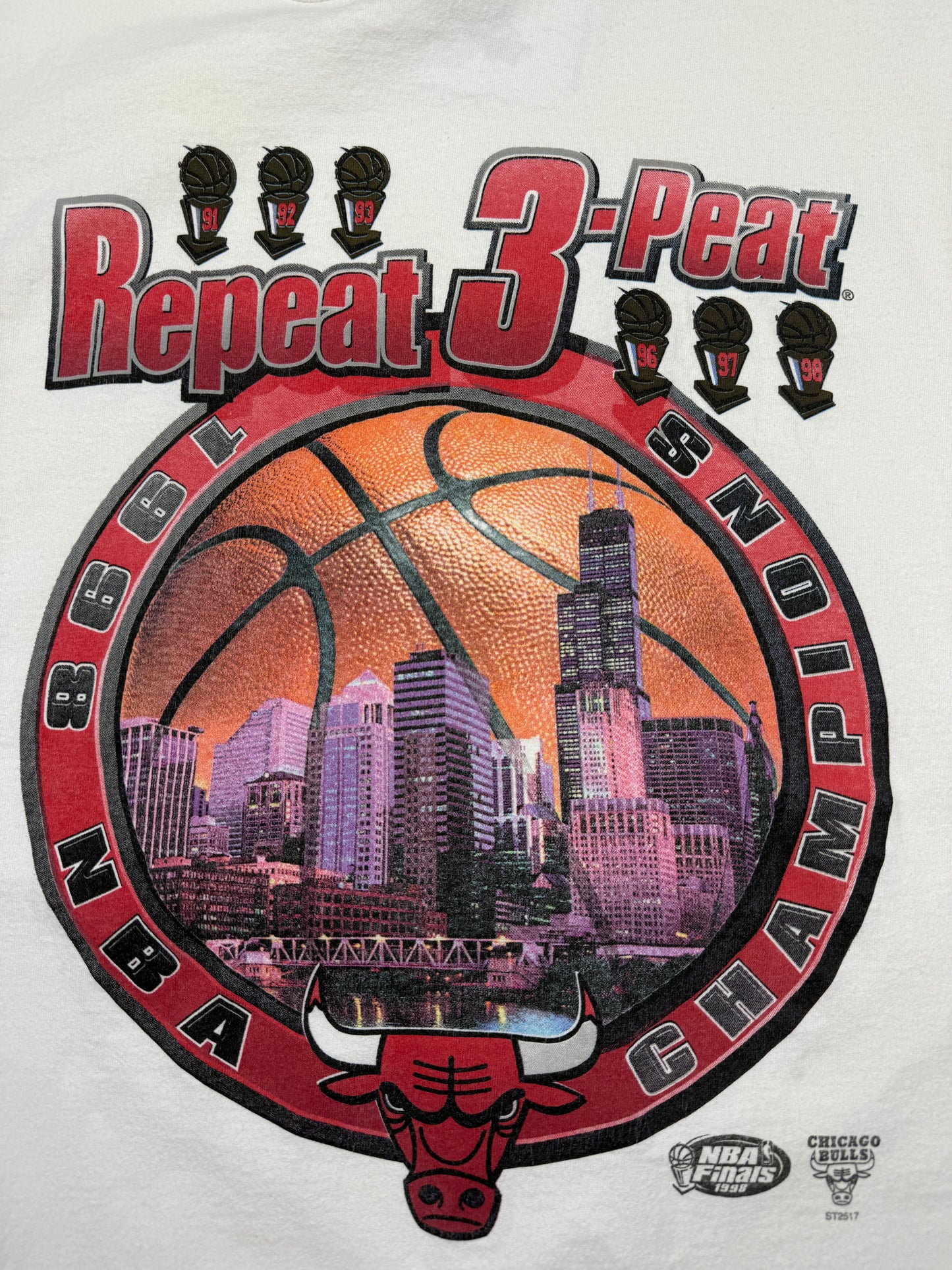 Vintage 1998 Chicago Bulls NBA Champs Repeat 3 Peat City Skyline Starter T Shirt Size XXL