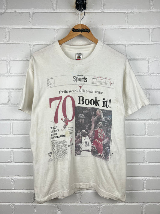 Vintage 1996 Chicago Bulls 70 Book It Front Pages Newspaper NBA T Shirt Size L 90s