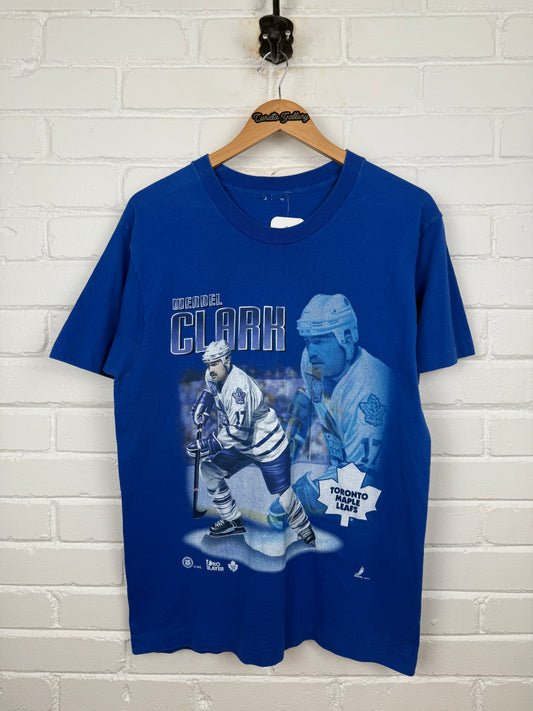 Vintage 90s Toronto Maple Leafs Wendel Clark #17 NHL Hockey Pro Player Graphic T Shirt Size M