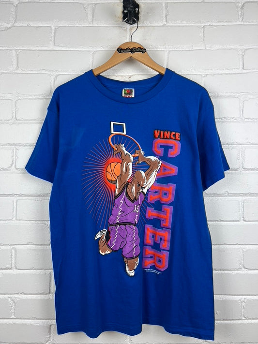 Vintage 2000 Vince Carter #15 Toronto Raptors Dunking Graphic NBA T Shirt Size L