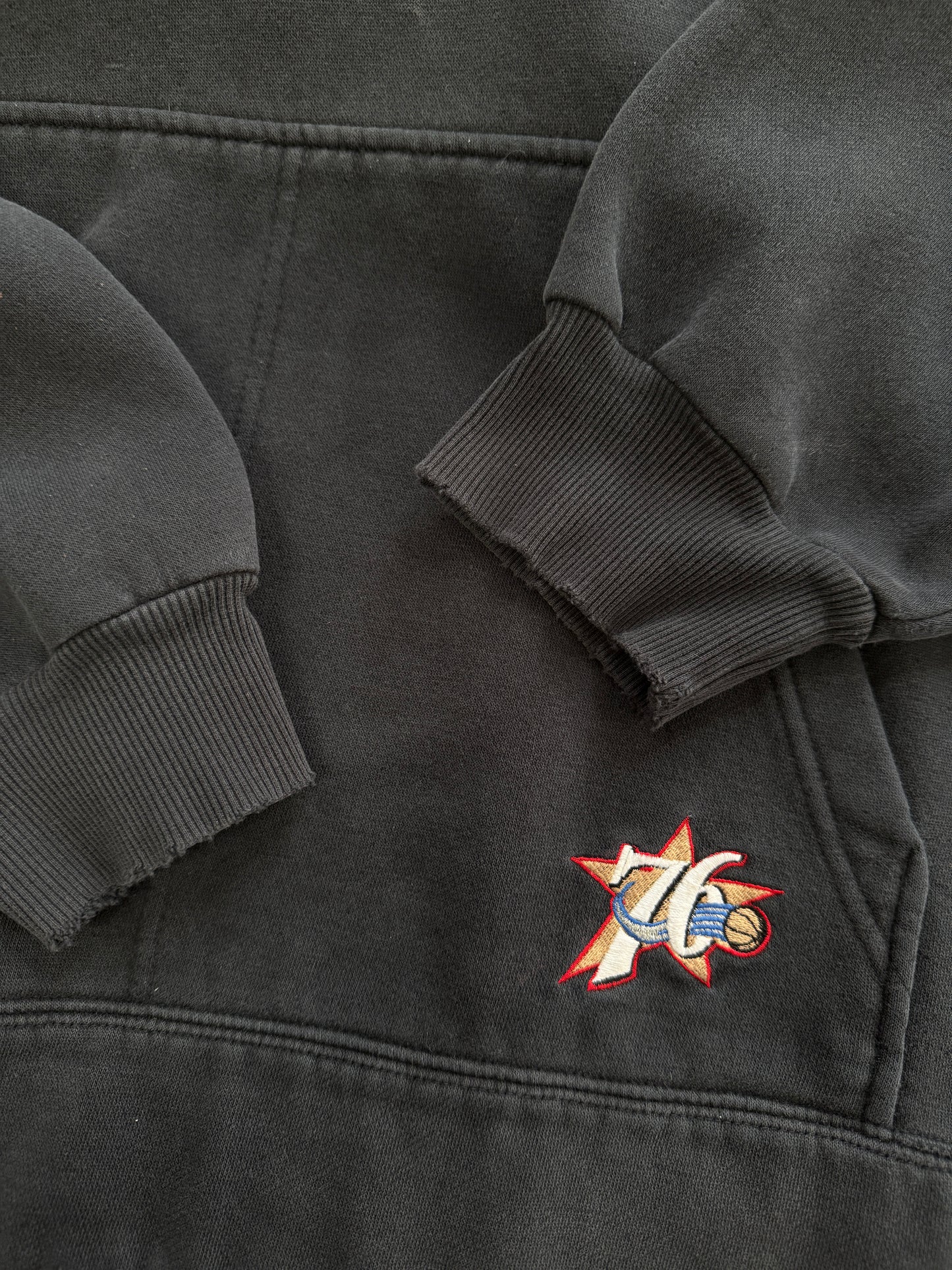 Vintage Y2K Philadelphia Sixers 76ers Nike Team Middle Swoosh Embroidered Hooded Sweatshirt Size XL